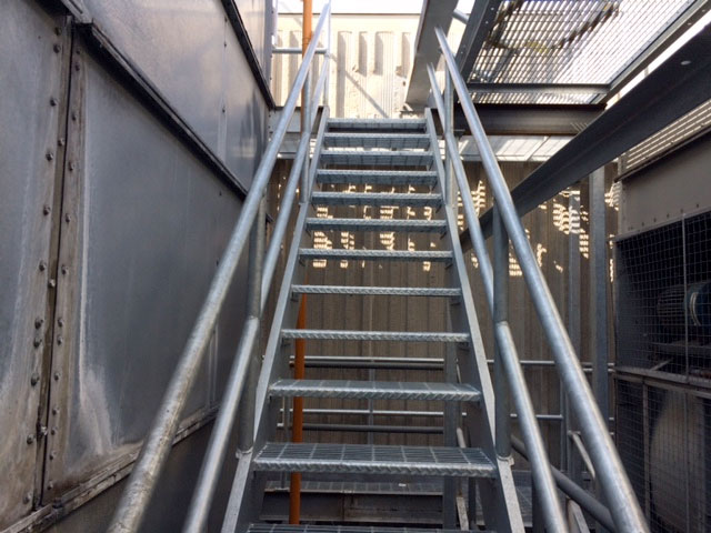 intermediate-staircase-Mississauga-Ontario